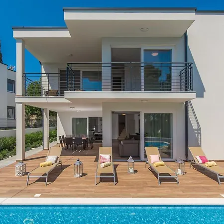 Vila Paliska Pula Exterior photo